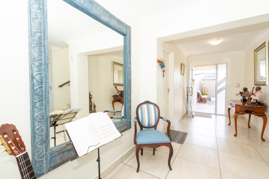 4 Bedroom Property for Sale in Sunset Estate Western Cape